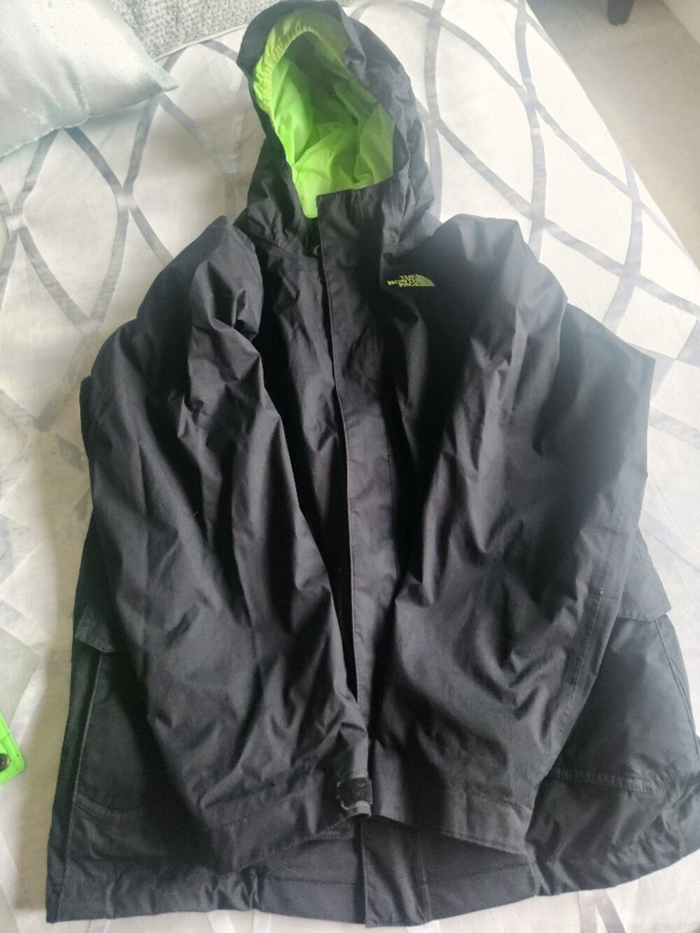 The North Face Jacket Boys Large 14/16 Black Hooded Jacket